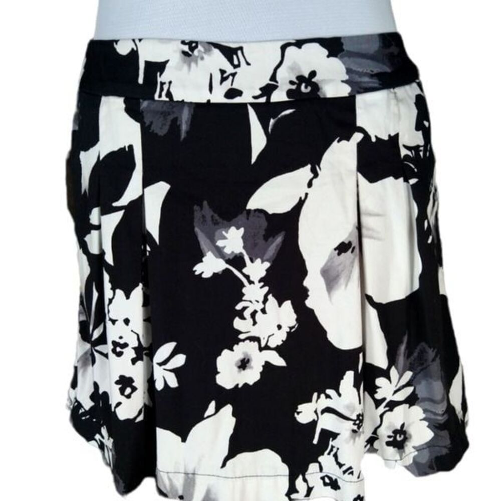 WHBM Floral Print Pleated Mini Skirt with Pockets - Black & White
